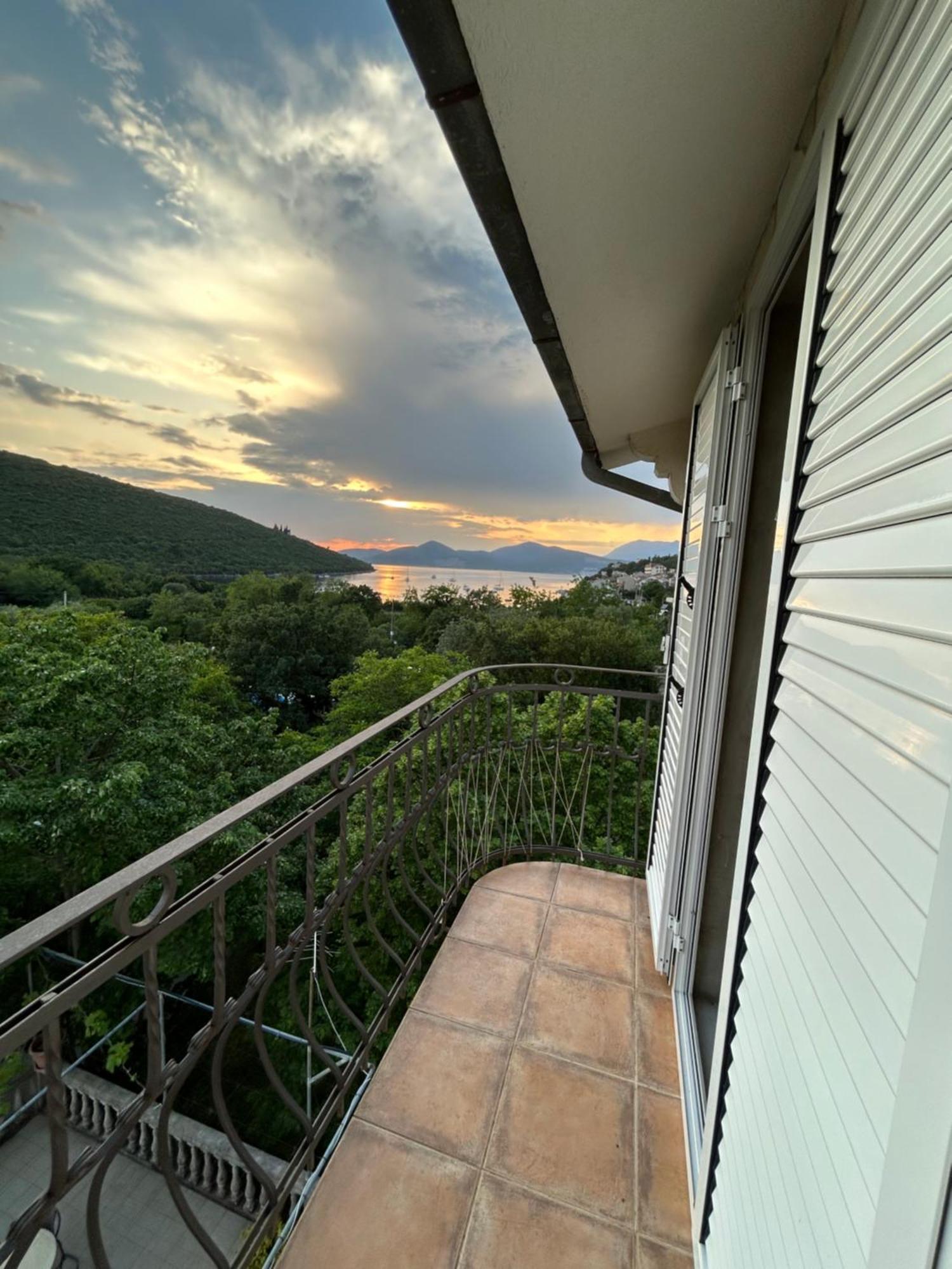 Lazarus Bigova Apartments ติวัต ภายนอก รูปภาพ